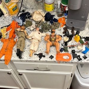1964 GI Joe action figures and accessories bundle (intruder sold)